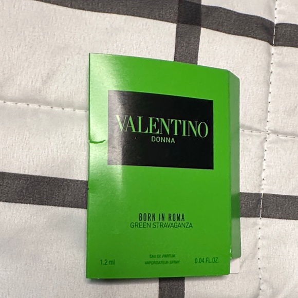 Assorted Fragrance Sample Set - Picture 10 of 11